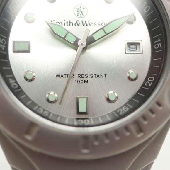 Smith & Wesson Mens Date 40mm Watch Stainless Steel Bracelet with New Battery - Picture 8 of 13